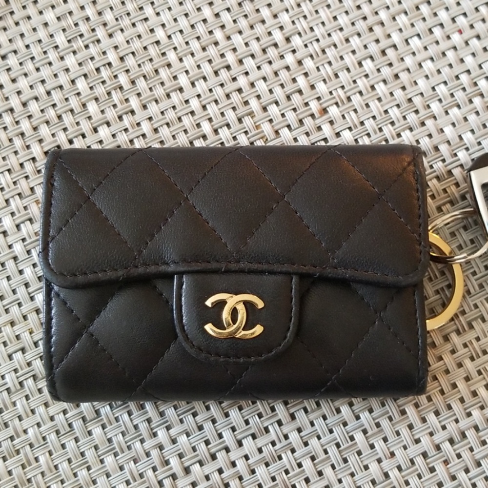 Chanel black lambskin key holder